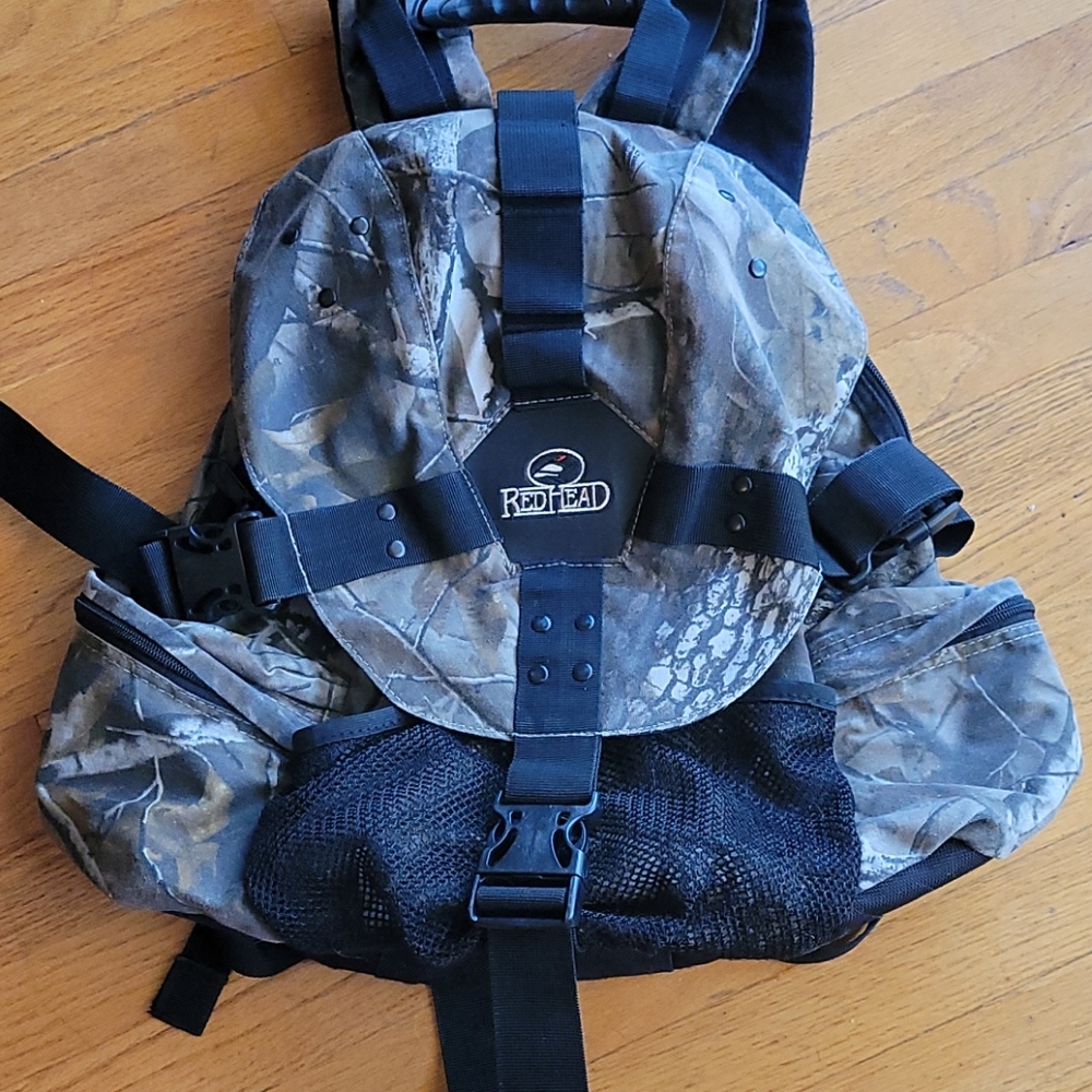 Redhead camo backpack